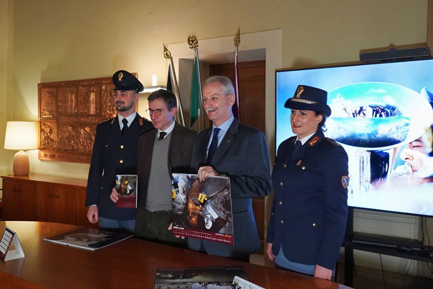 Gli scatti di Massimo Sestini per il calendario 2024 della Polizia - La  Martinella di Firenze